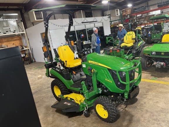 Image of John Deere 1025R equipment image 2