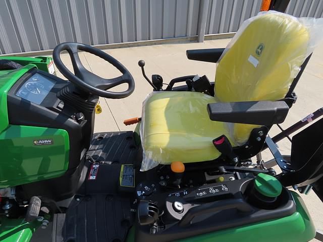 Image of John Deere 1025R equipment image 4