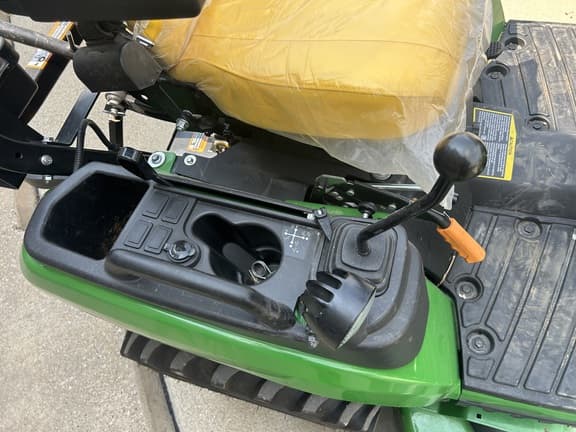 Image of John Deere 1025R equipment image 3