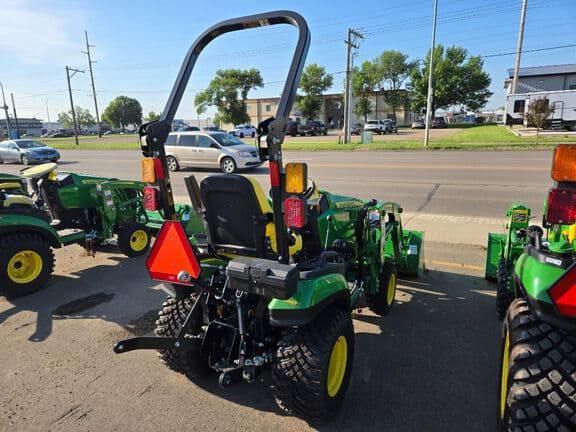 Image of John Deere 1025R equipment image 3