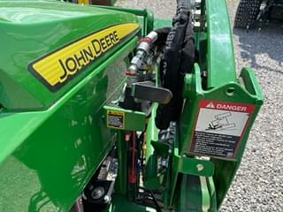 Image of John Deere 1025R equipment image 3