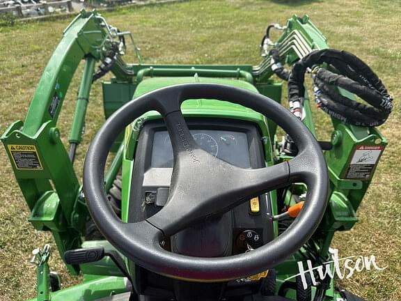 Image of John Deere 1025R equipment image 3