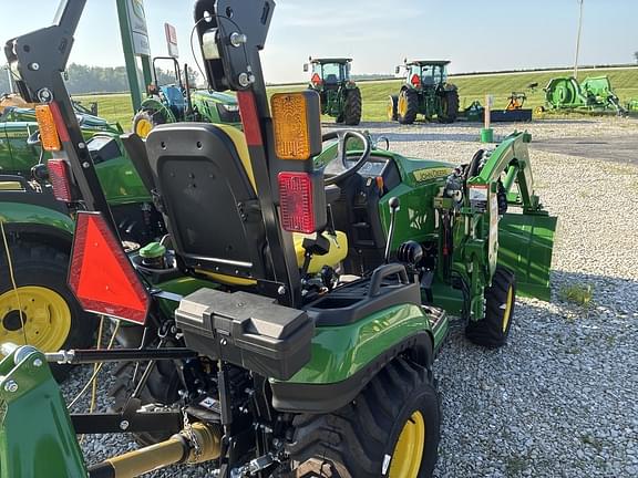 Image of John Deere 1025R equipment image 2