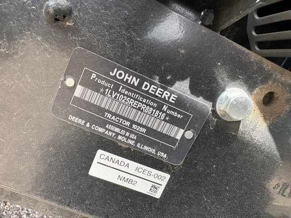 Image of John Deere 1025R equipment image 3