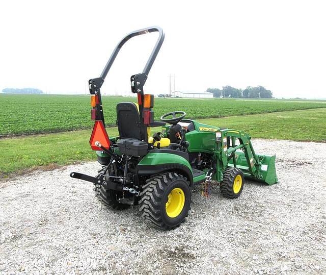 Image of John Deere 1025R equipment image 3