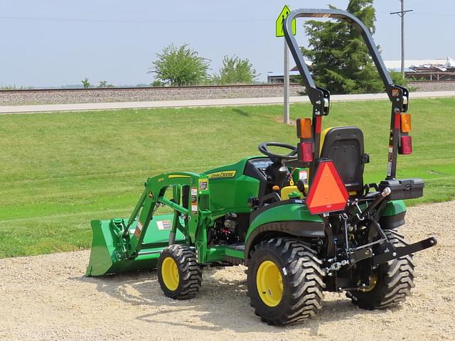 Image of John Deere 1025R equipment image 3