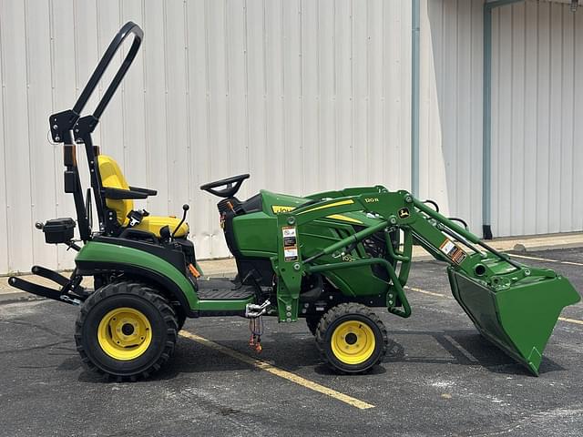 Image of John Deere 1025R equipment image 4
