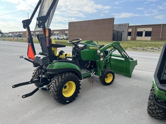 Image of John Deere 1025R equipment image 3