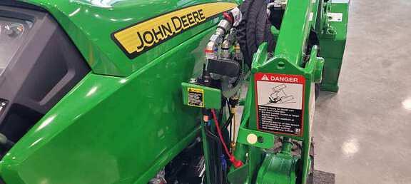 Image of John Deere 1025R equipment image 4