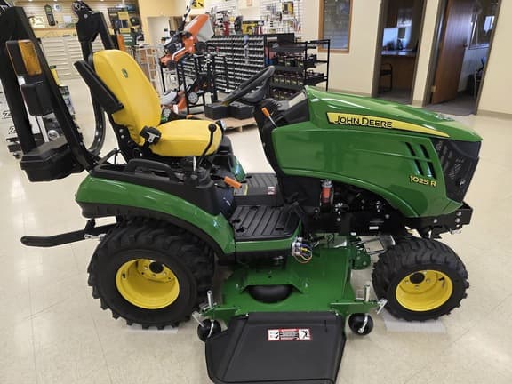 Image of John Deere 1025R equipment image 4