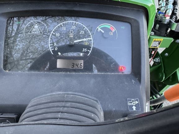 Image of John Deere 1025R equipment image 3