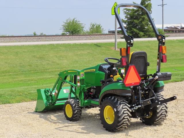 Image of John Deere 1025R equipment image 3