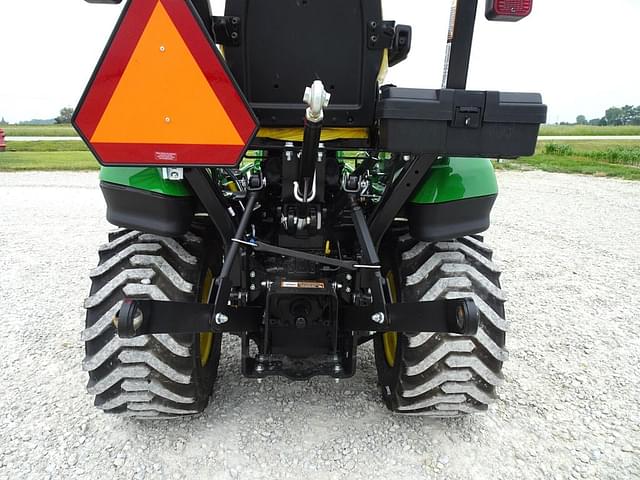 Image of John Deere 1025R equipment image 4