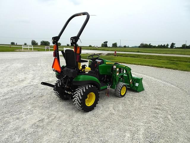 Image of John Deere 1025R equipment image 3