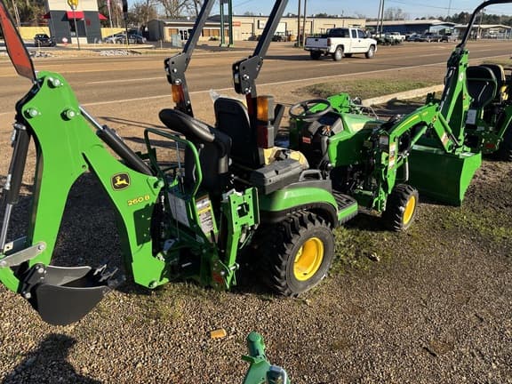 Image of John Deere 1025R equipment image 3