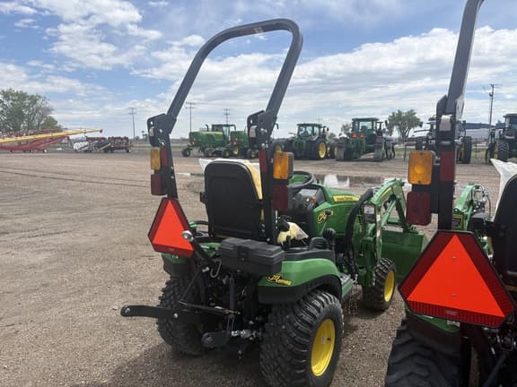 Image of John Deere 1025R equipment image 3