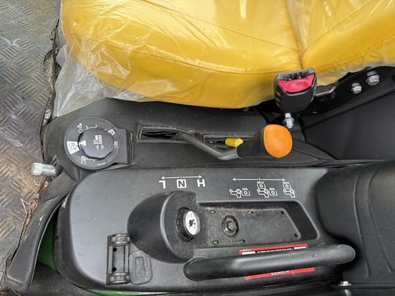 Image of John Deere 1025R equipment image 4