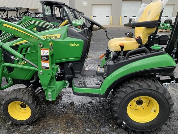 Image of John Deere 1025R equipment image 3