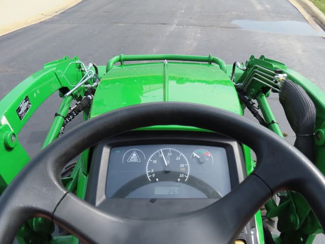 Image of John Deere 1025R equipment image 3