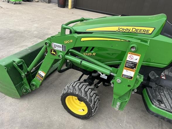 Image of John Deere 1025R equipment image 3