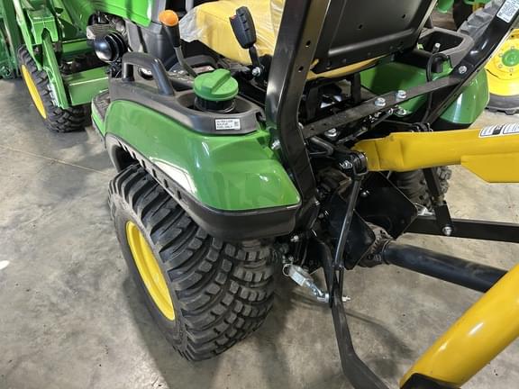 Image of John Deere 1025R equipment image 3