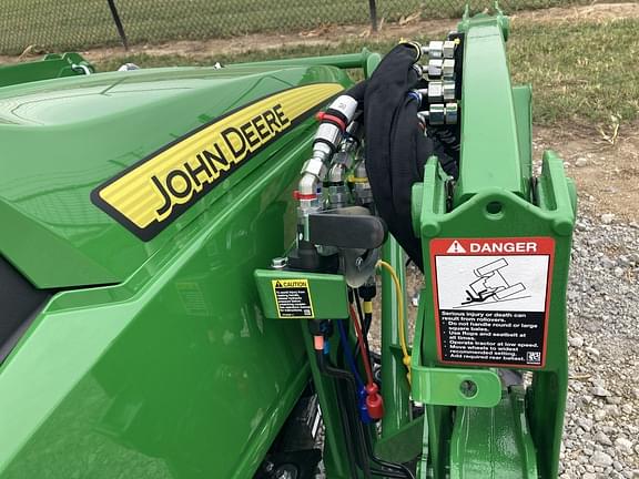 Image of John Deere 1025R equipment image 4