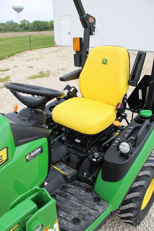 Image of John Deere 1025R equipment image 4