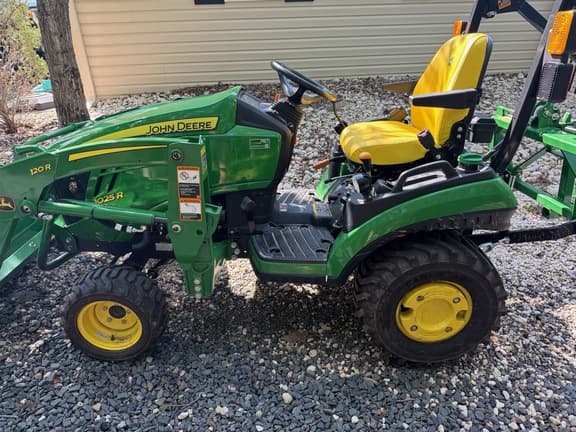Image of John Deere 1025R Image 0