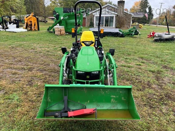 Image of John Deere 1025R equipment image 3