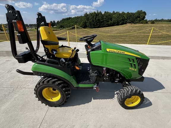 Image of John Deere 1025R equipment image 3