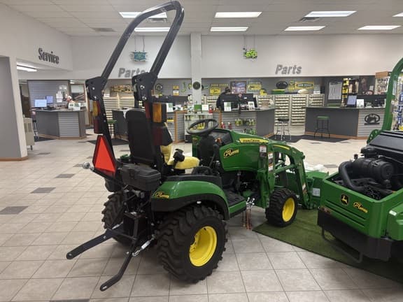 Image of John Deere 1025R equipment image 3