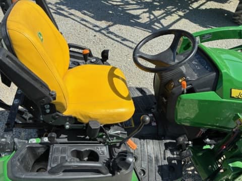Image of John Deere 1025R equipment image 3