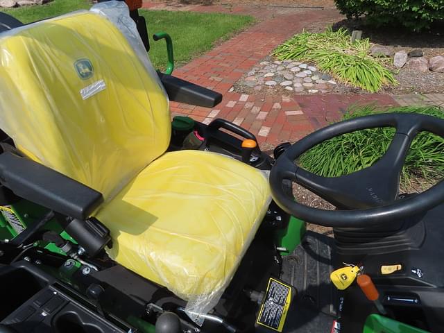 Image of John Deere 1025R equipment image 3