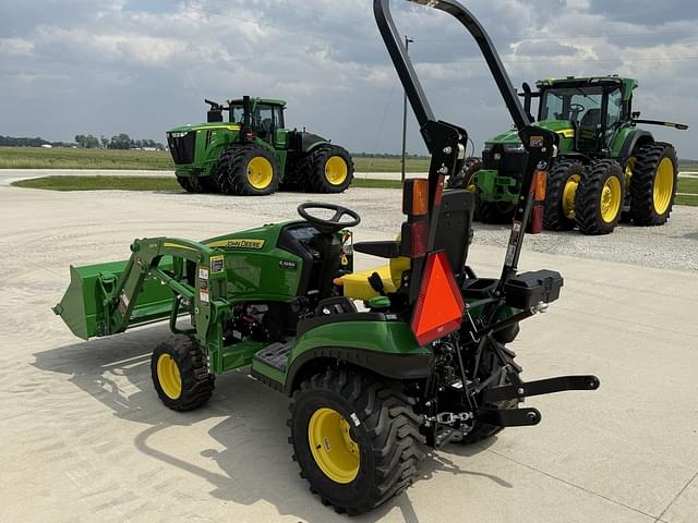 Image of John Deere 1025R equipment image 4