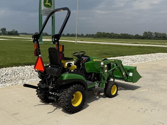 Image of John Deere 1025R equipment image 3