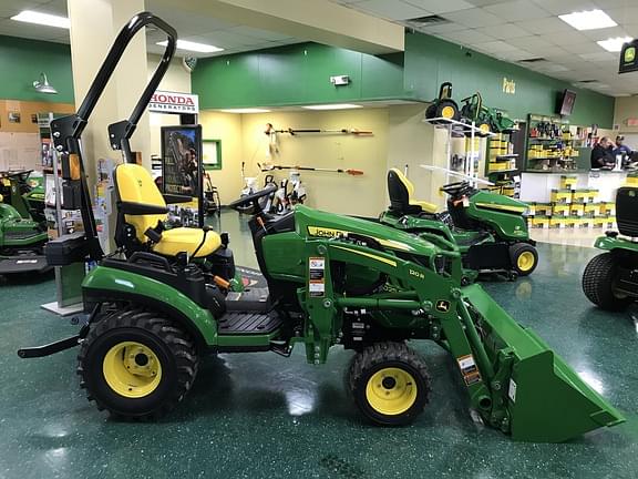 Image of John Deere 1025R equipment image 2