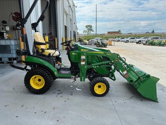 Image of John Deere 1025R equipment image 3