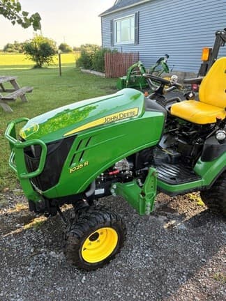 Image of John Deere 1025R equipment image 3