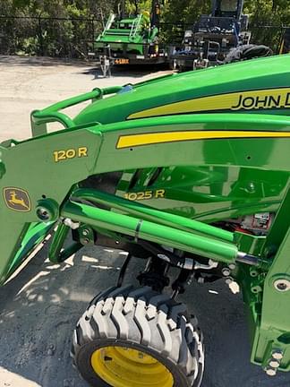Image of John Deere 1025R equipment image 4