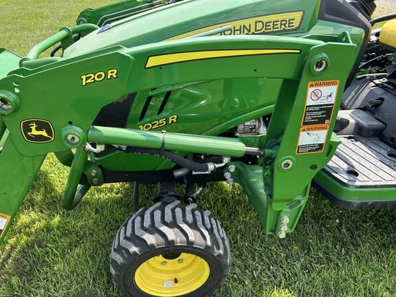 Image of John Deere 1025R equipment image 4