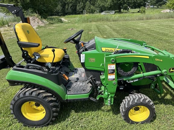 Image of John Deere 1025R equipment image 3