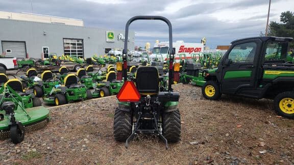 Image of John Deere 1025R equipment image 3