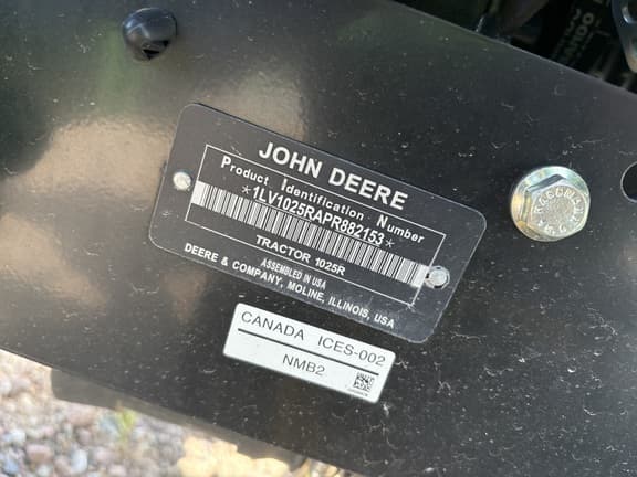 Image of John Deere 1025R equipment image 3