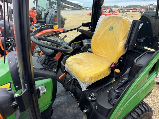 Image of John Deere 1025R equipment image 3