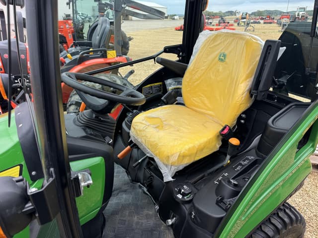 Image of John Deere 1025R equipment image 3
