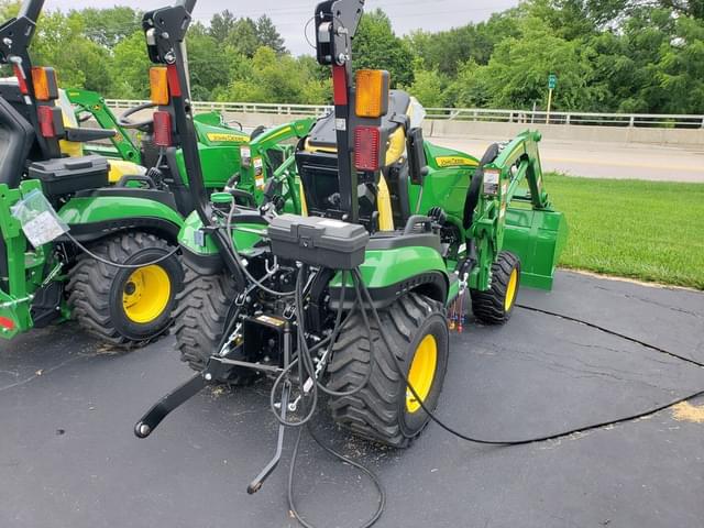 Image of John Deere 1025R equipment image 3