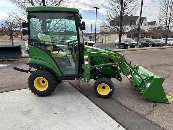 Image of John Deere 1025R equipment image 4