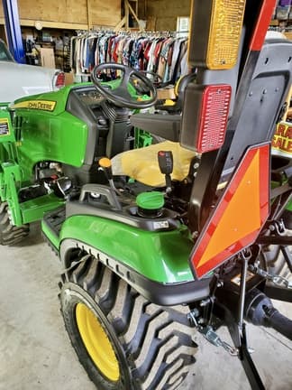 Image of John Deere 1025R equipment image 3