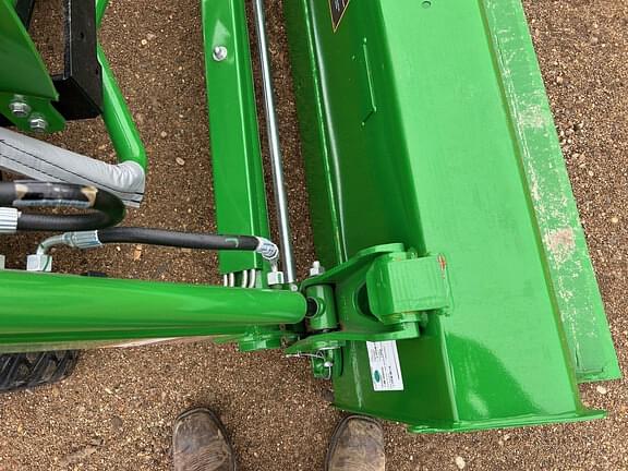 Image of John Deere 120R equipment image 3