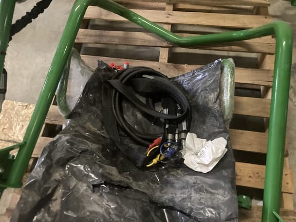 Image of John Deere 120R equipment image 3